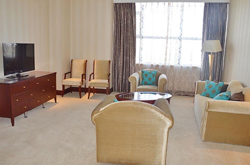 President Hotel At Umodzi Park Лілонґве Номер фото