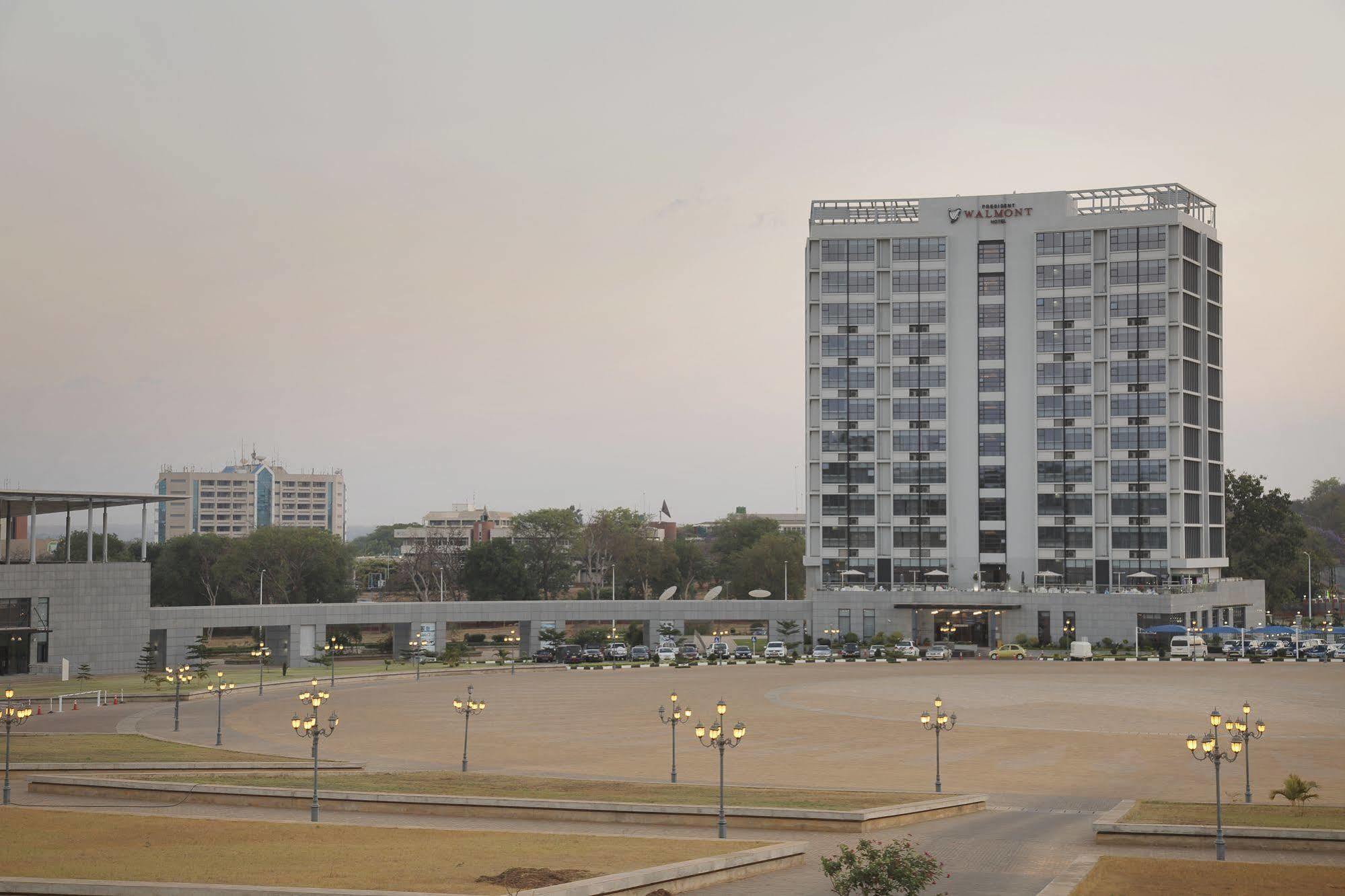 President Hotel At Umodzi Park Лілонґве Екстер'єр фото