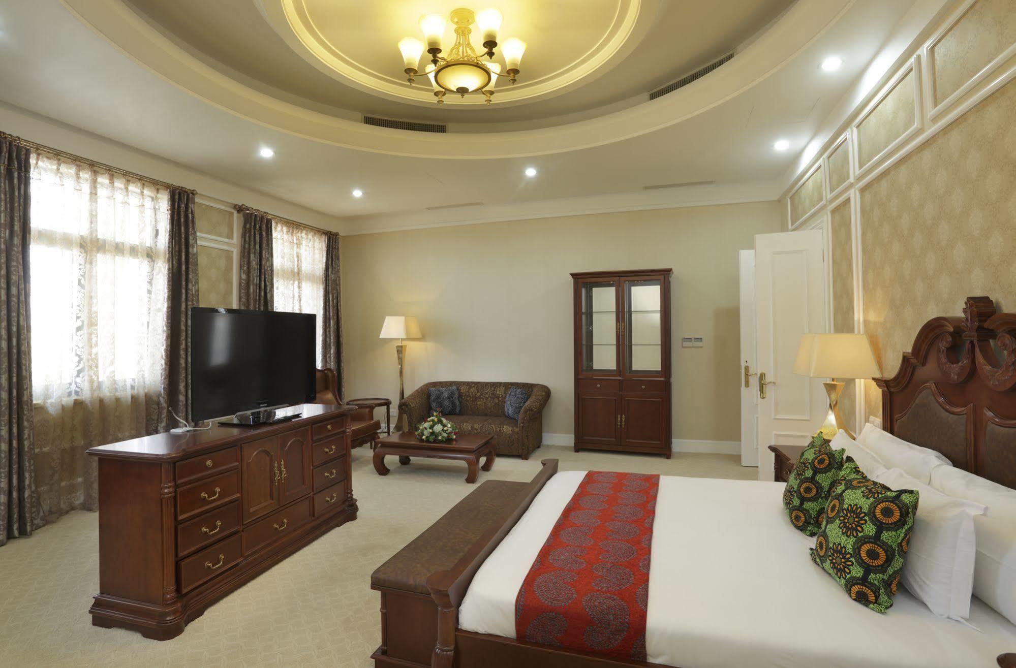 President Hotel At Umodzi Park Лілонґве Екстер'єр фото