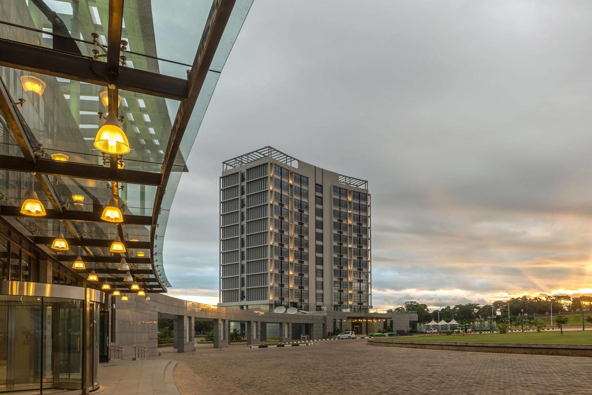 President Hotel At Umodzi Park Лілонґве Екстер'єр фото