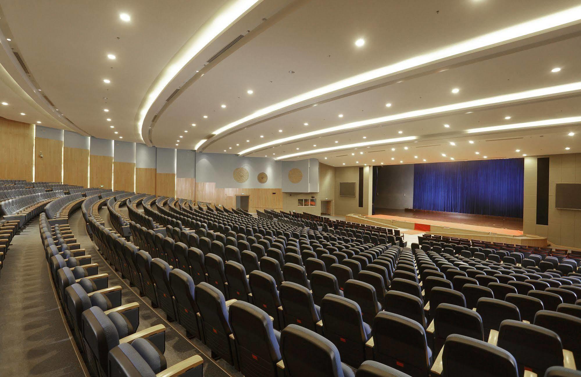 President Hotel At Umodzi Park Лілонґве Екстер'єр фото