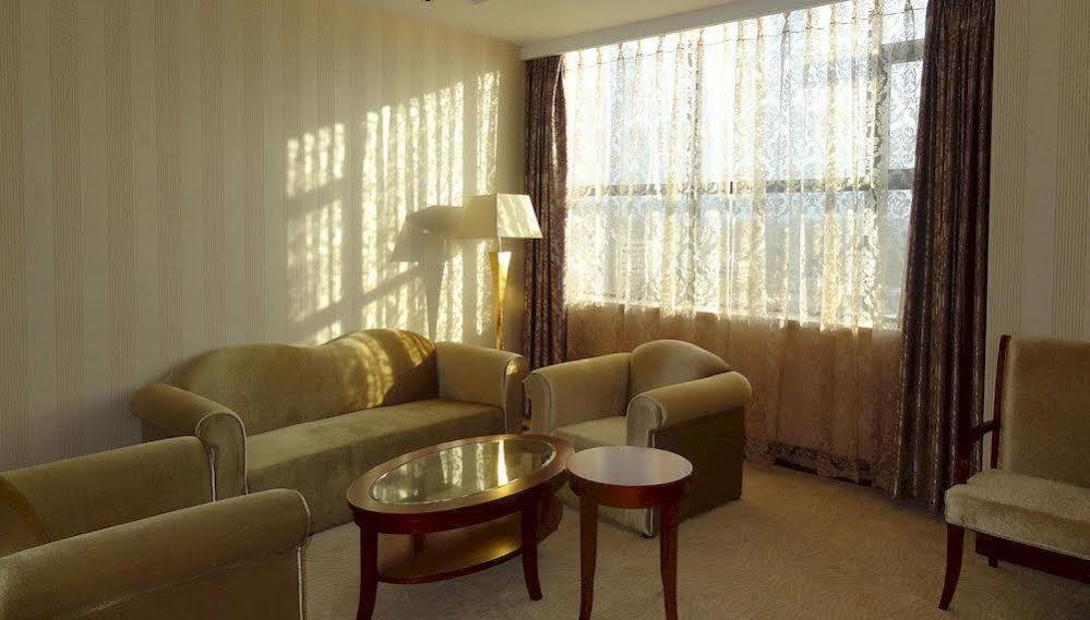 President Hotel At Umodzi Park Лілонґве Екстер'єр фото